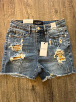Floral Patch Shorts Judy Blue 150135