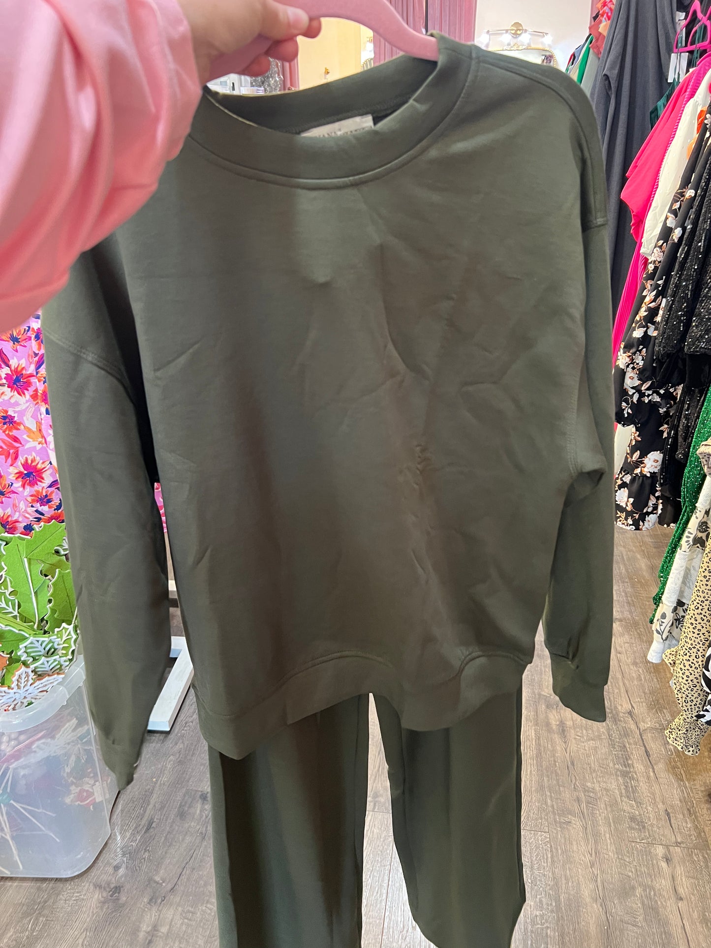 Scuba Crewneck Pull Over Set in Dark Olive